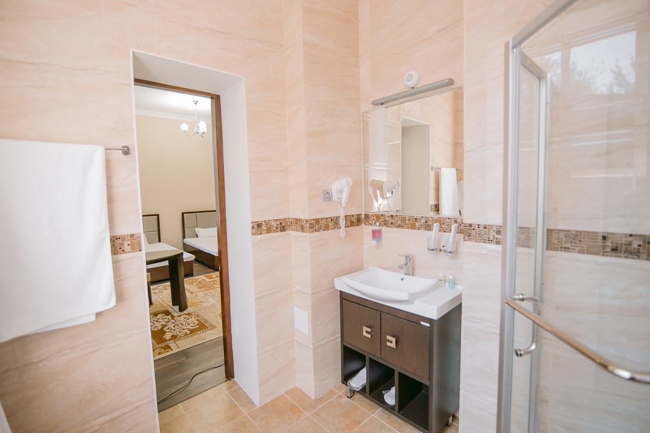 Hotel Inju Taraz Buitenkant foto