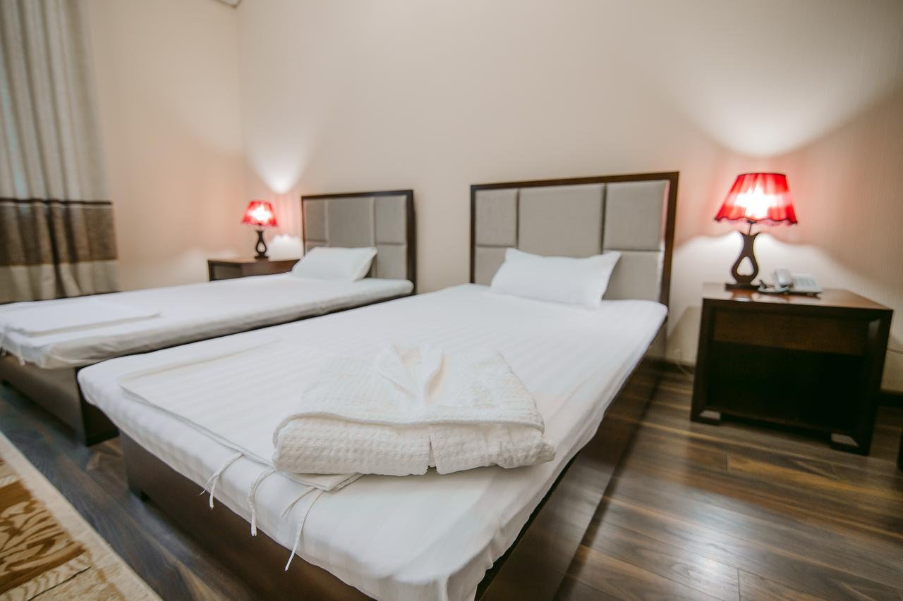 Hotel Inju Taraz Buitenkant foto